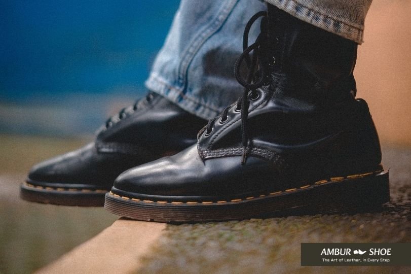 Leather shoes moisture management and everyday comfort